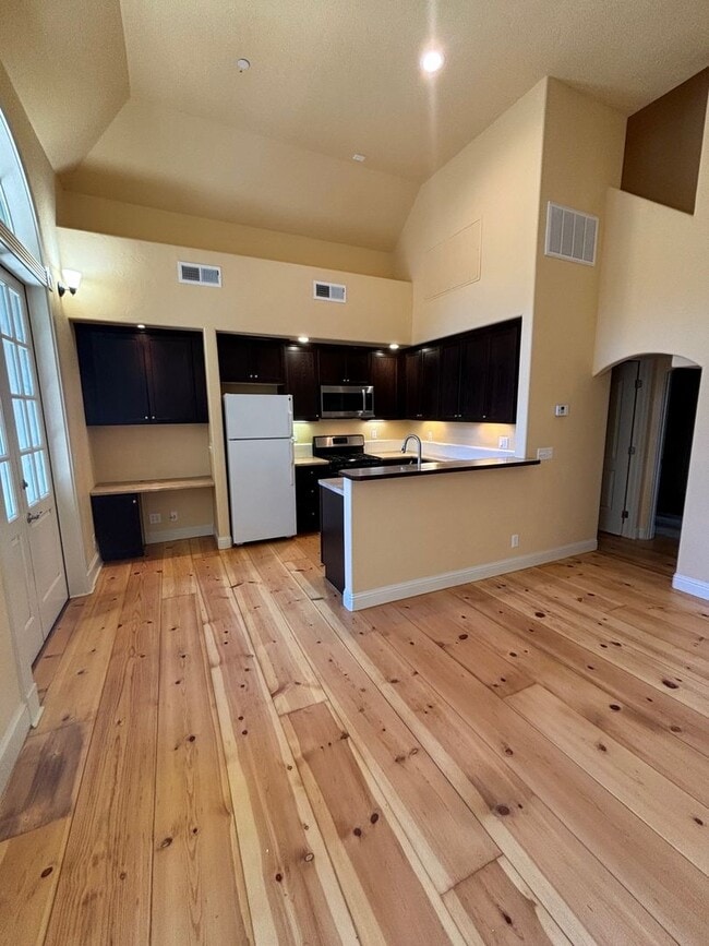 Foto del edificio - 2 Bedroom 1 Bathroom ADU in central Northeast Santa Rosa close to everything