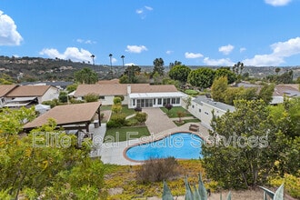 Building Photo - 255 Camino Del Cerro Grande