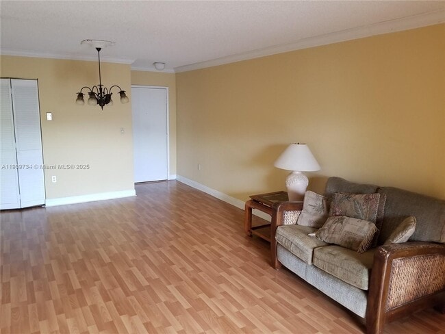 Foto del edificio - 9735 Fontainebleau Blvd