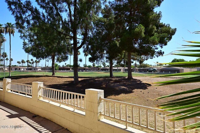 Foto del edificio - 6249 S Pinehurst Dr