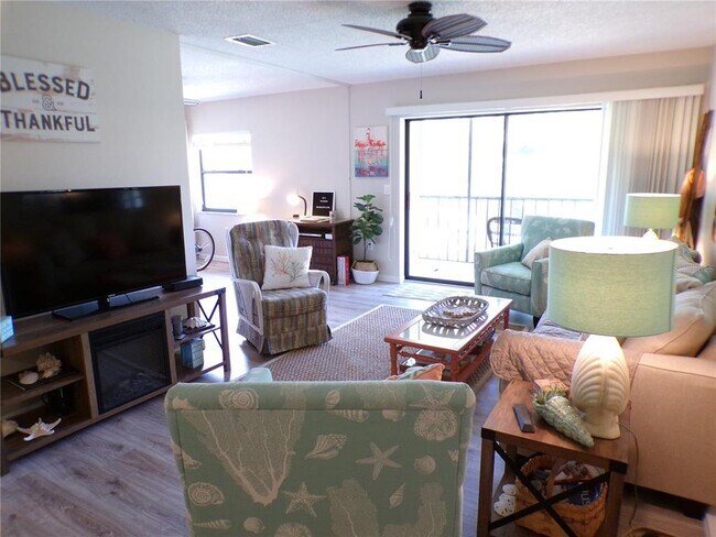Foto del edificio - 756 White Pine Tree Rd