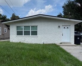 Building Photo - 823 Concord St