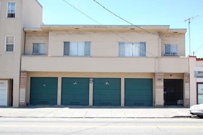 Building Photo - 1661 Fruitvale Ave