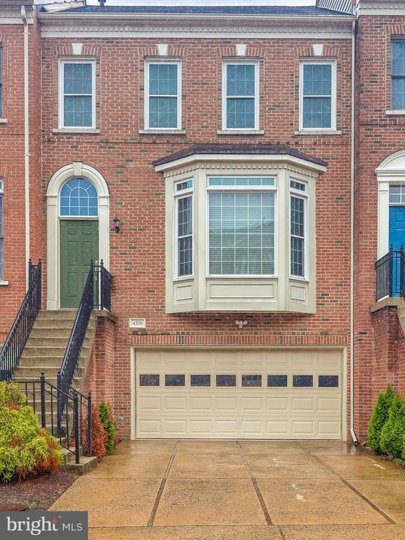 Foto principal - 4576 Fair Valley Dr