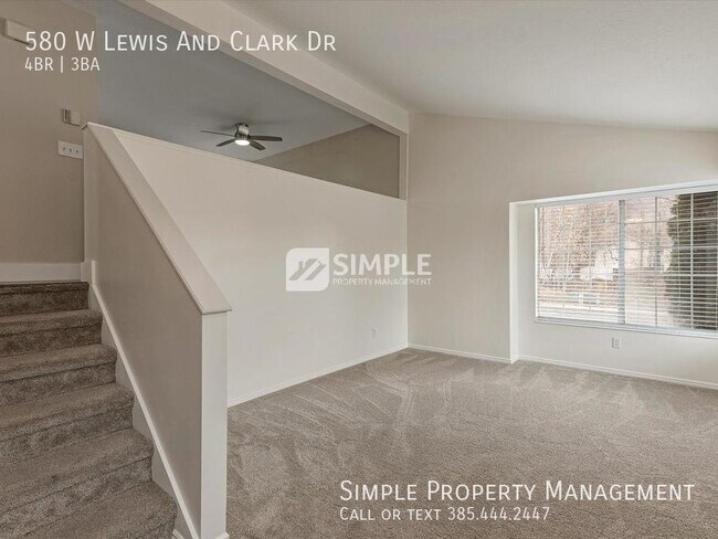 Foto del edificio - 580 W Lewis And Clark Cir