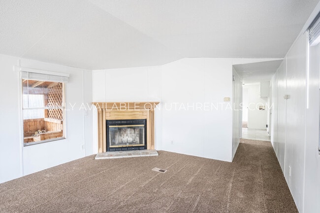 Foto del edificio - 440 W Main St