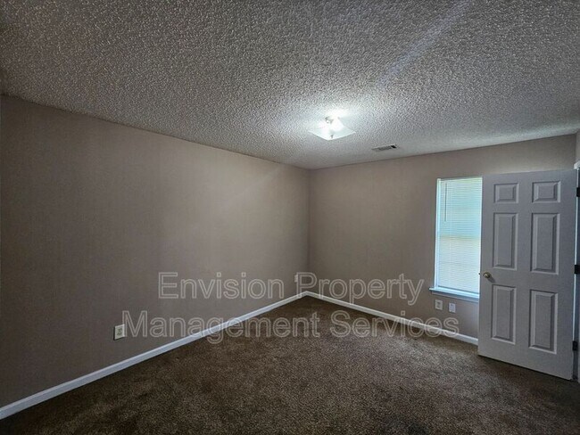 Foto del edificio - 6400 Walnut Way