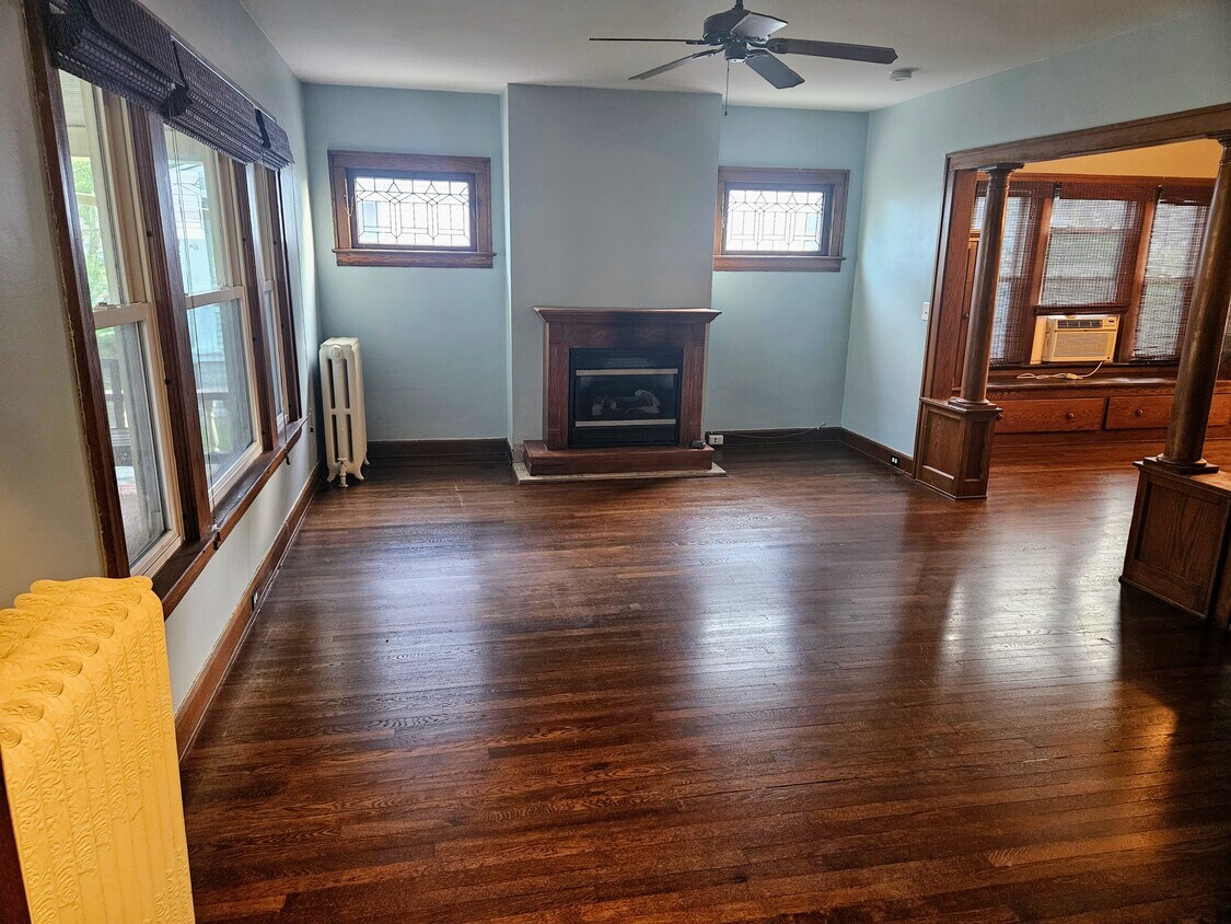 Primary Photo - 1296 W 116th St