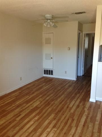 Foto del edificio - 5001 Bull Creek Rd