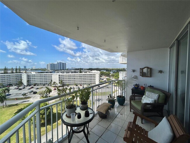 Foto del edificio - 18031 Biscayne Blvd