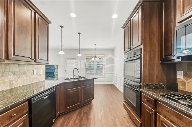 Building Photo - 272 Oak Branch Dr