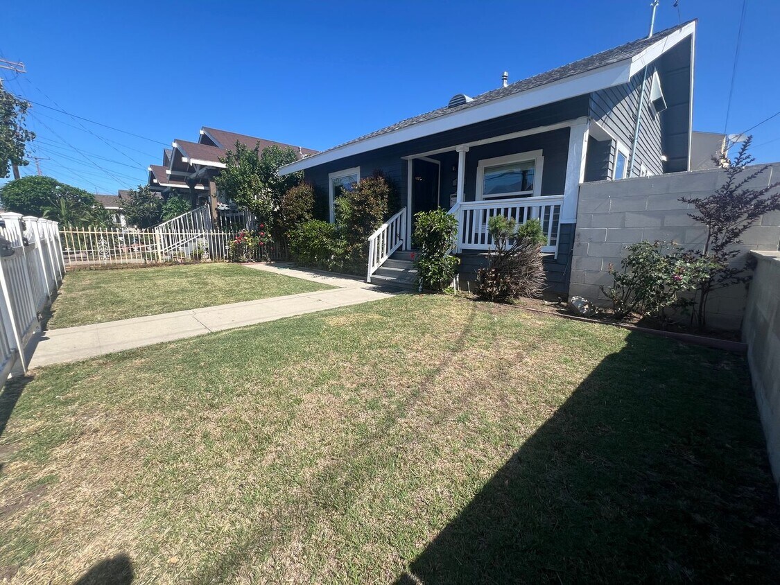 Foto principal - Craftsman Beauty with Upgrades | 2 Bed | 1...
