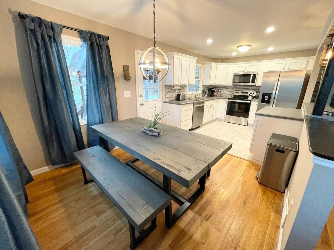 Foto principal - Large Fully Furnished Single Family! Tour ...