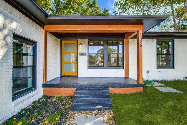 Building Photo - 1426 S Beckley Ave