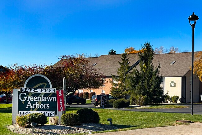 Foto del edificio - Greenlawn Arbors Apartments