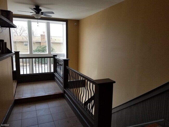 Building Photo - 1 br, 1 bath  - The Elb B