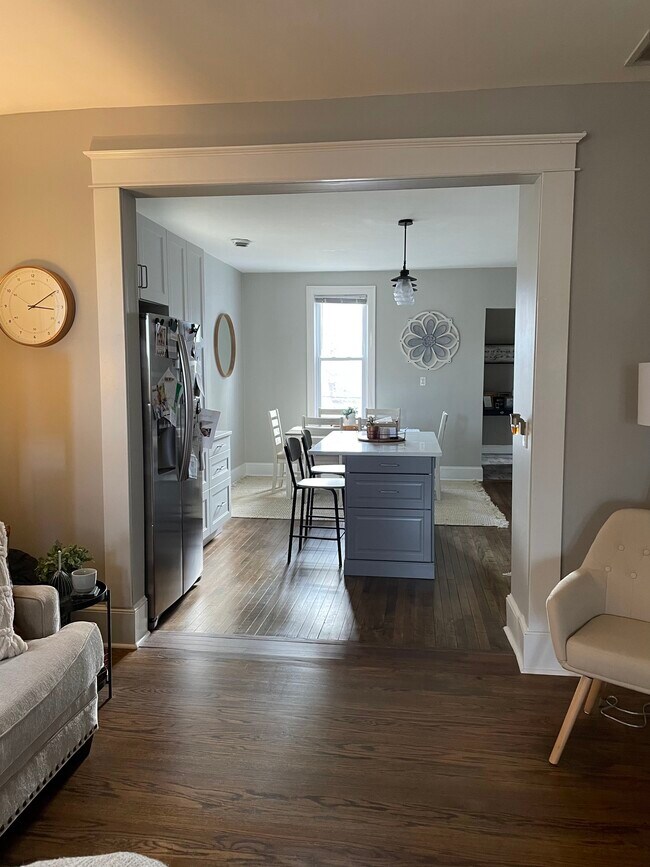 Foto del edificio - 1025 E Hamilton St