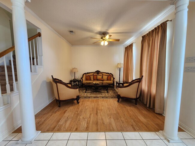 Foto del edificio - 5017 Heritage Ln