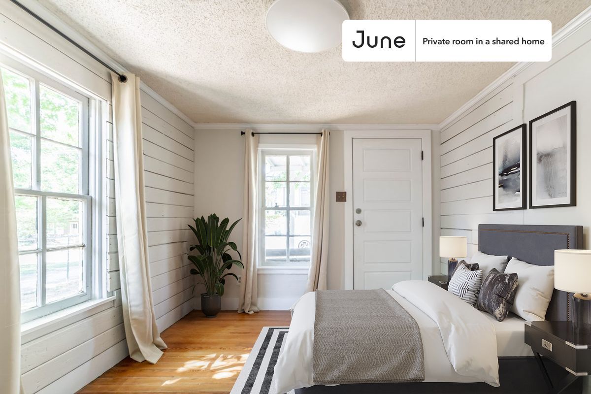 Foto principal - Room in Shared 3 bed/1 bath home
