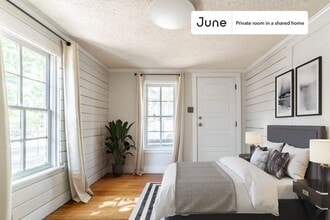 Building Photo - Room in Shared 3 bed/1 bath home
