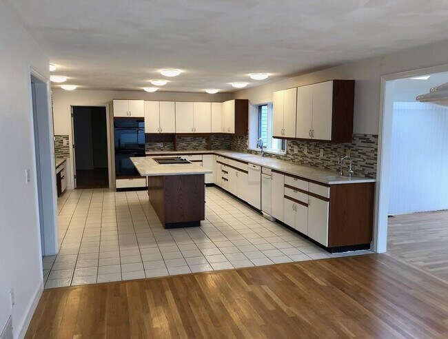 Foto del edificio - 109 E Emerson Rd