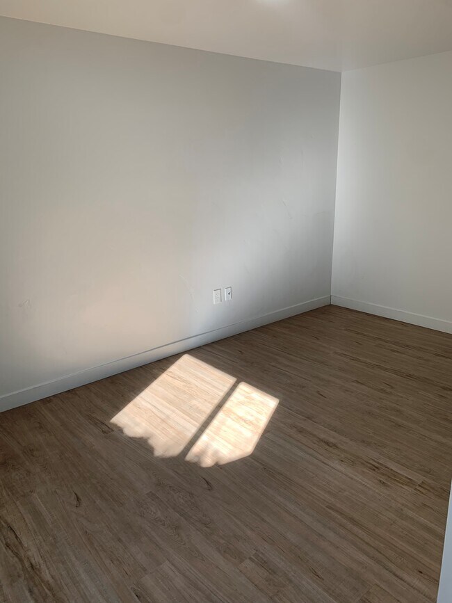 Building Photo - 404 E 5600 S