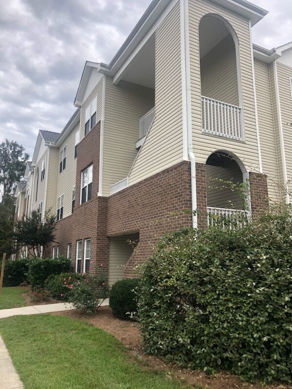 Building Photo - Sagedale Drive Unit 202