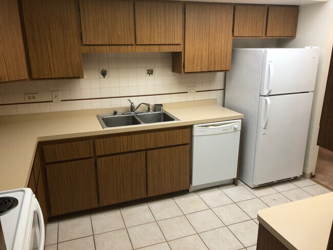 Building Photo - 2615 N Hampden Ct
