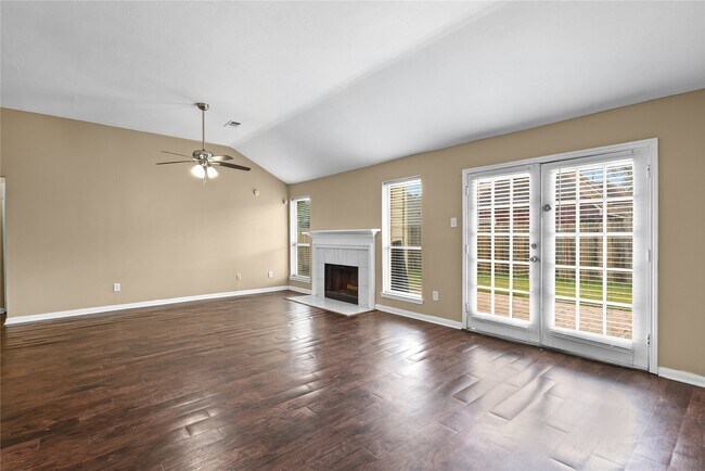 Foto del edificio - 17819 Scenic Oaks Dr