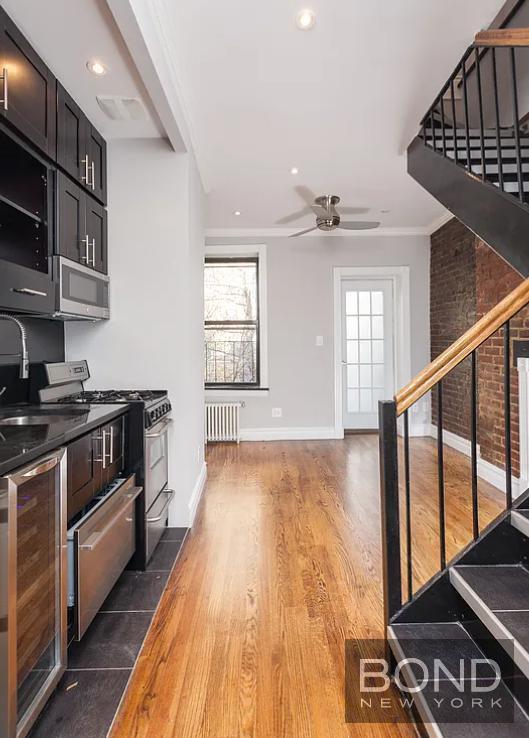 Building Photo - 221 Mott St