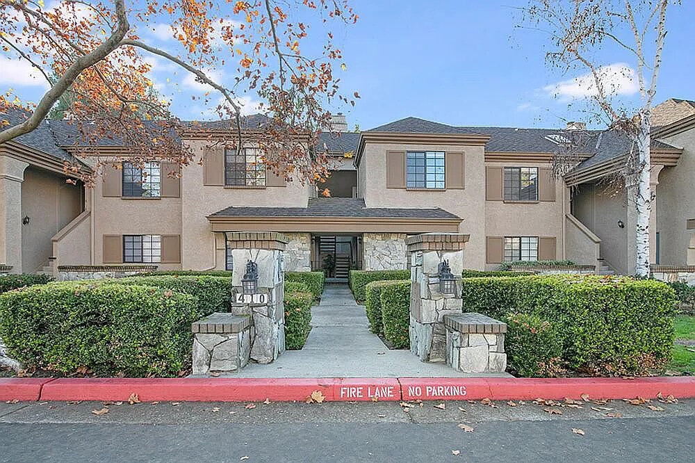 Primary Photo - 410 Canyon Woods Pl