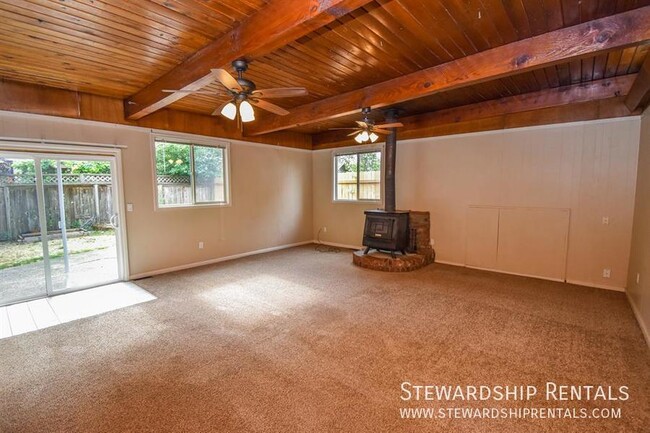 Building Photo - 5 Bd  - Close to Oregon State University!