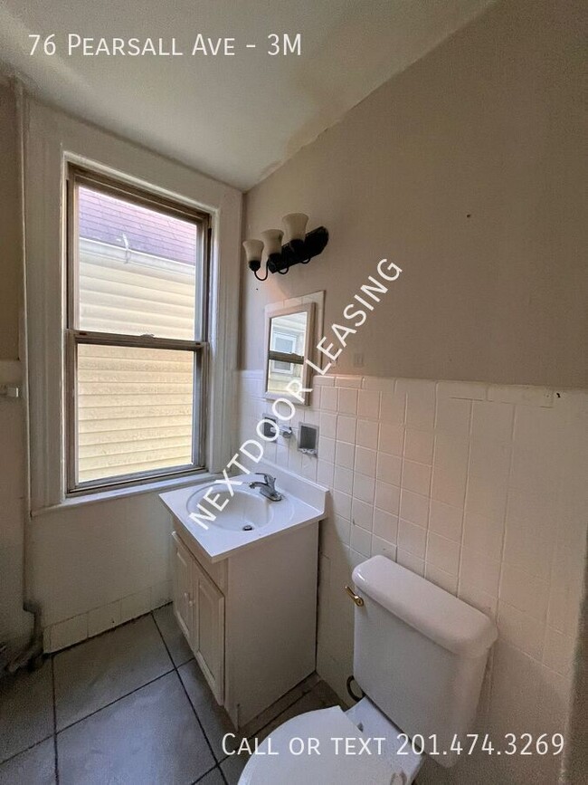 Foto del edificio - 76 Pearsall Ave