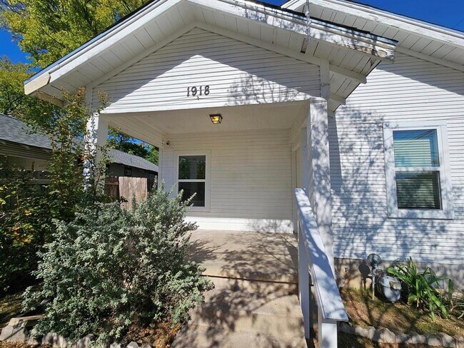 Foto del edificio - 1918 E 10th St