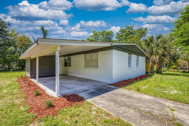 Building Photo - Modern 3-Bedroom Townhome Near Downtown, I...