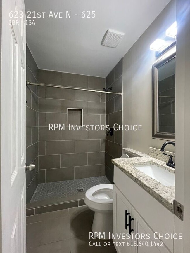 Building Photo - Recently Renovated 2/1 Apartment Located i...