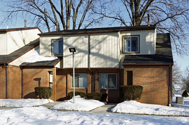 Building Photo - Douglas Square Apartments