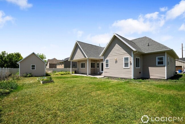 Building Photo - Beautiful Home in Amazing Location!