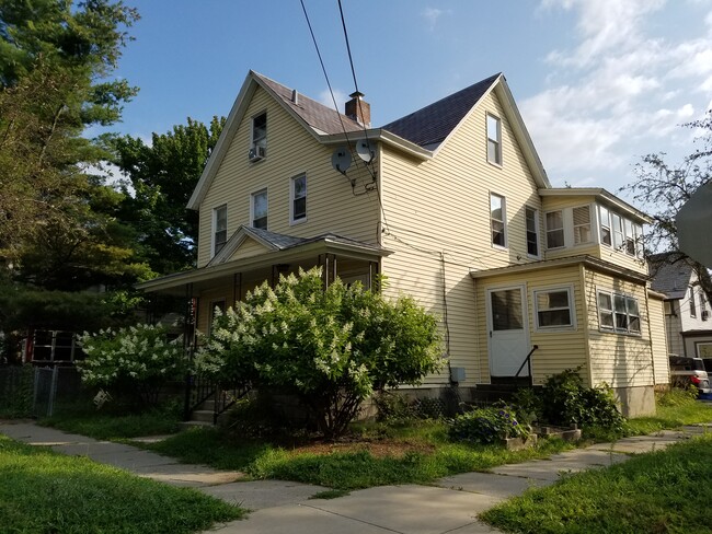 Building Photo - 62 Drew St