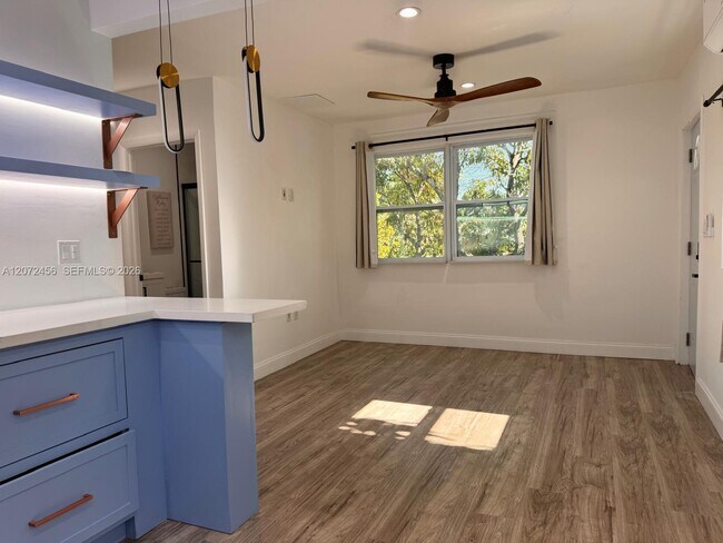 Foto del edificio - 277 NE 55th St