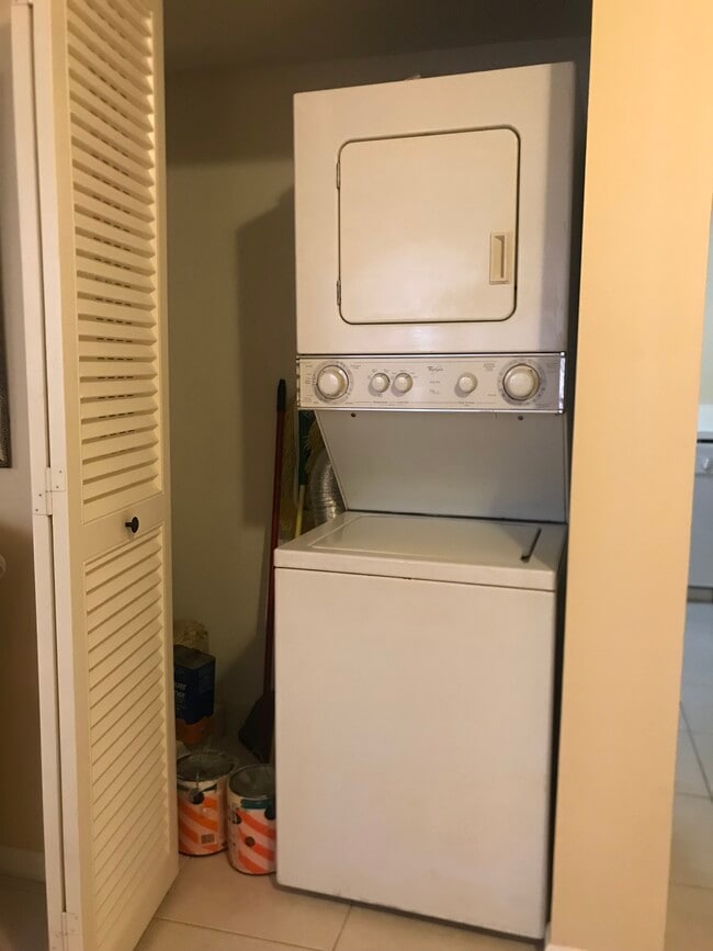 Building Photo - 2108 SE Edler Dr