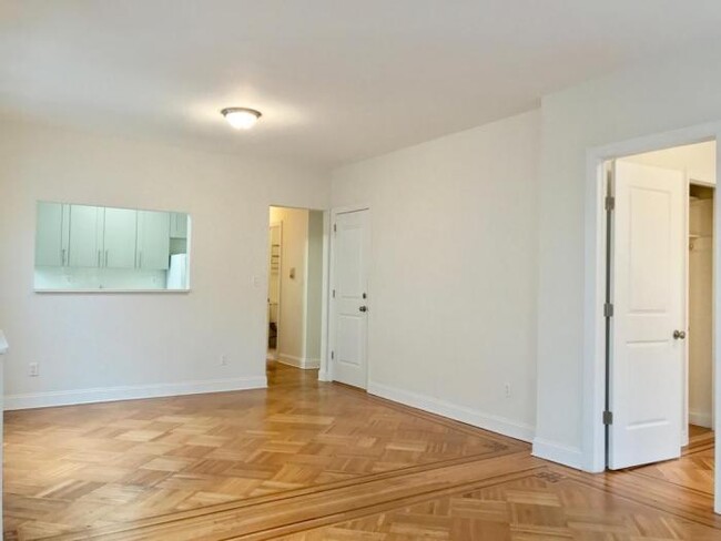 Foto del edificio - 3 bedroom in Brooklyn NY 11209