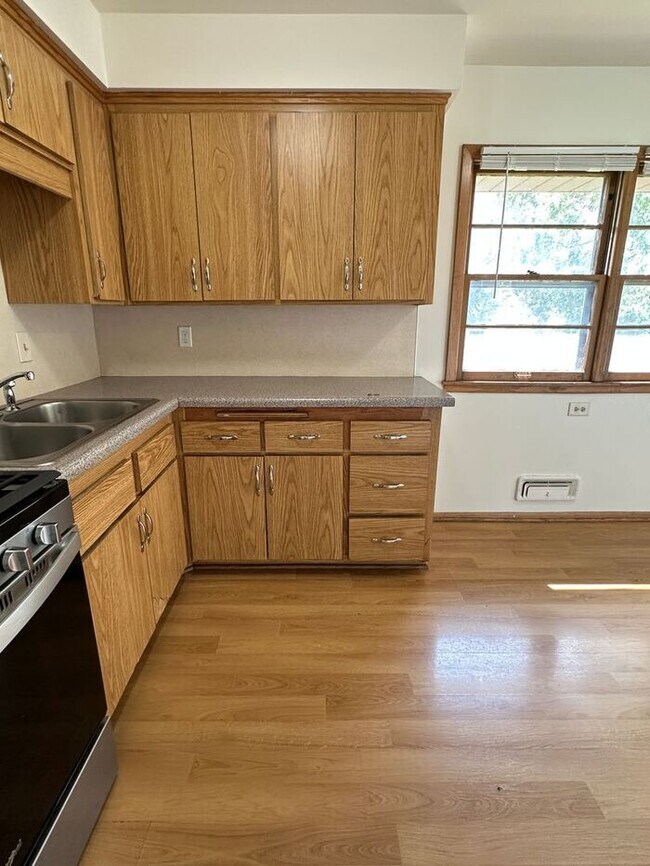 Foto del edificio - Columbia Heights Upper Level Duplex, Large...
