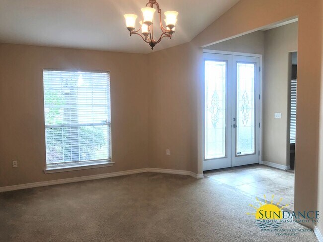 Foto del edificio - Spacious 4 Bedroom Home in Navarre