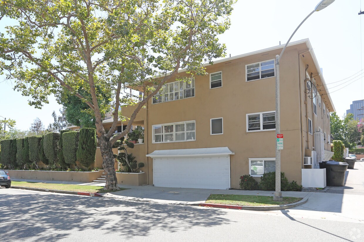 Primary Photo - 349 S Linden Dr