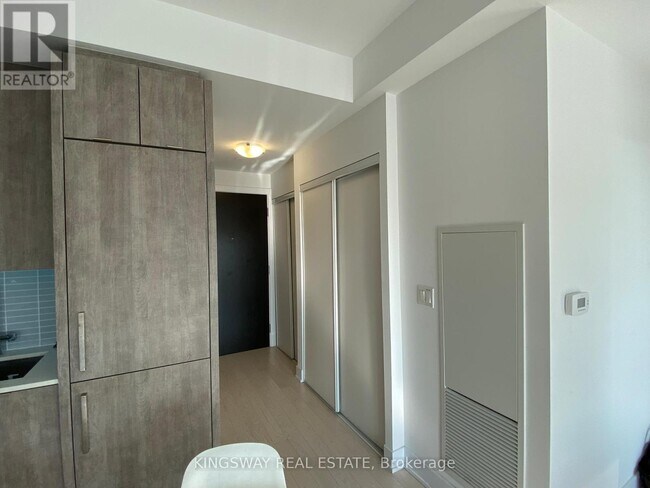 Photo du bâtiment - 181 Bedford Rd