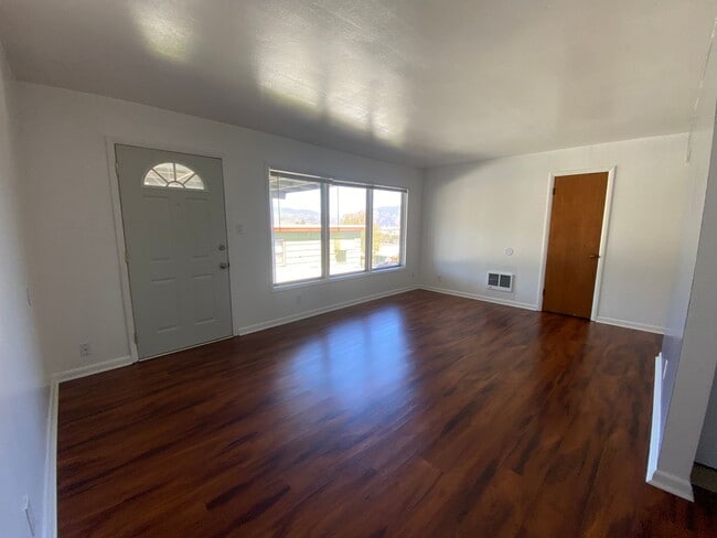 Building Photo - 2 Bedroom 1 Bath in The Dalles