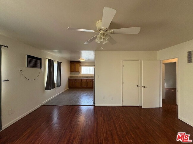 Foto del edificio - 806 N Hobart Blvd