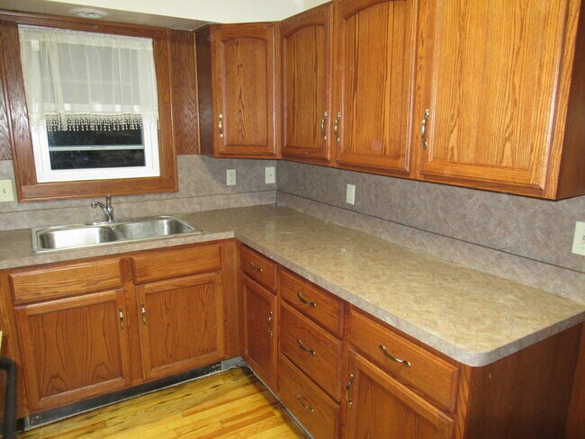 Counter space - 1510 Front St