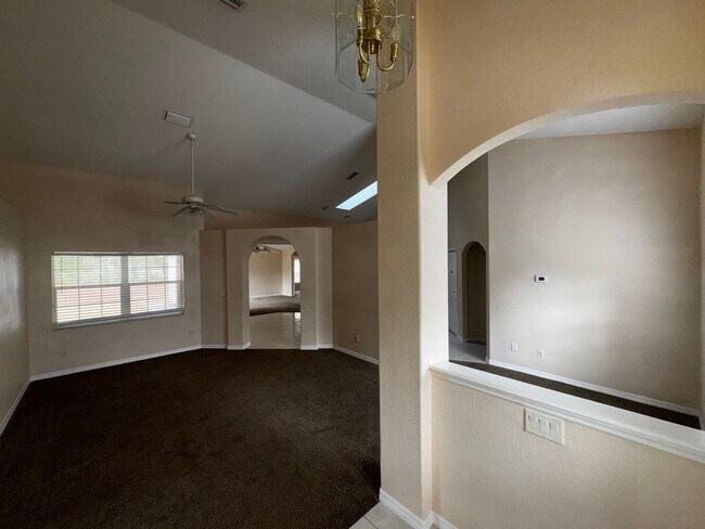 Foto del edificio - Oak Crest – 4BR/3BA Home with Covered Patio & Prime Ocala Location